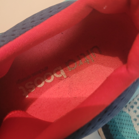 Adidas Ultra Boost AQ4005 - Mineral Green/Red - Picture 4 of 12